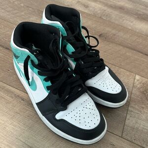 Nike Air Jordan 1 Mid Tropical Twist Sneakers M7.5